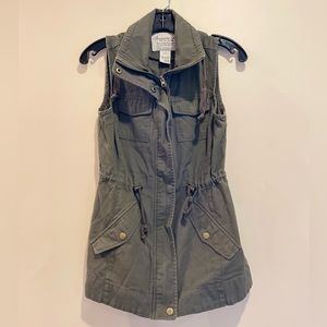 AMERICAN RAG 💚 Sz. XXS green vest